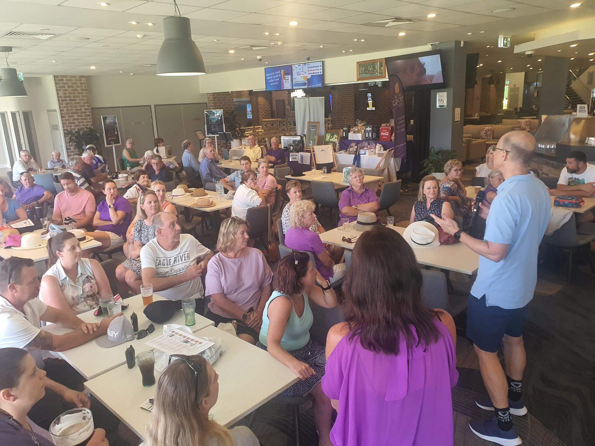 Dr Steve Begbie welcomes and thanks the Barefoot Bowlers and the Port City Bowling Club and Travelling Bowlers for hosting the day. image
